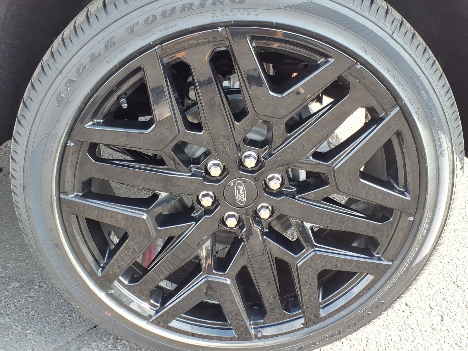 New 2026 Ford Expedition Platinum image 5