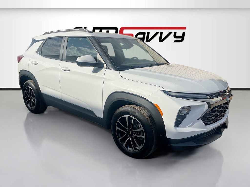 Used 2024 Chevrolet TrailBlazer LT w/ LT Cold Weather Package FWD image 1