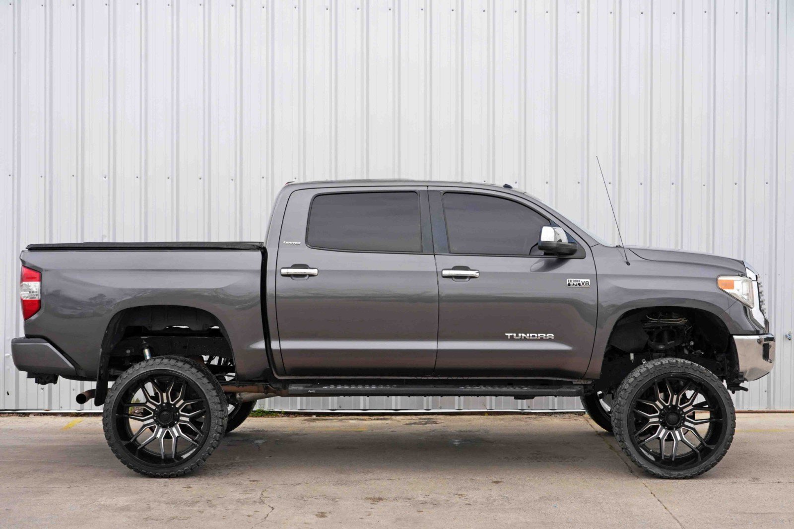 Used 2016 Toyota Tundra Limited w/ Limited Premium Package image 46