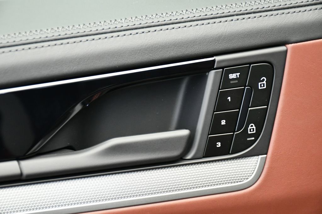 Certified 2025 Porsche Cayenne image 39