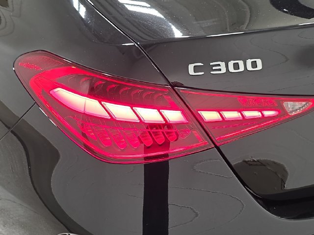 Used 2025 Mercedes-Benz C 300 4MATIC Sedan image 31