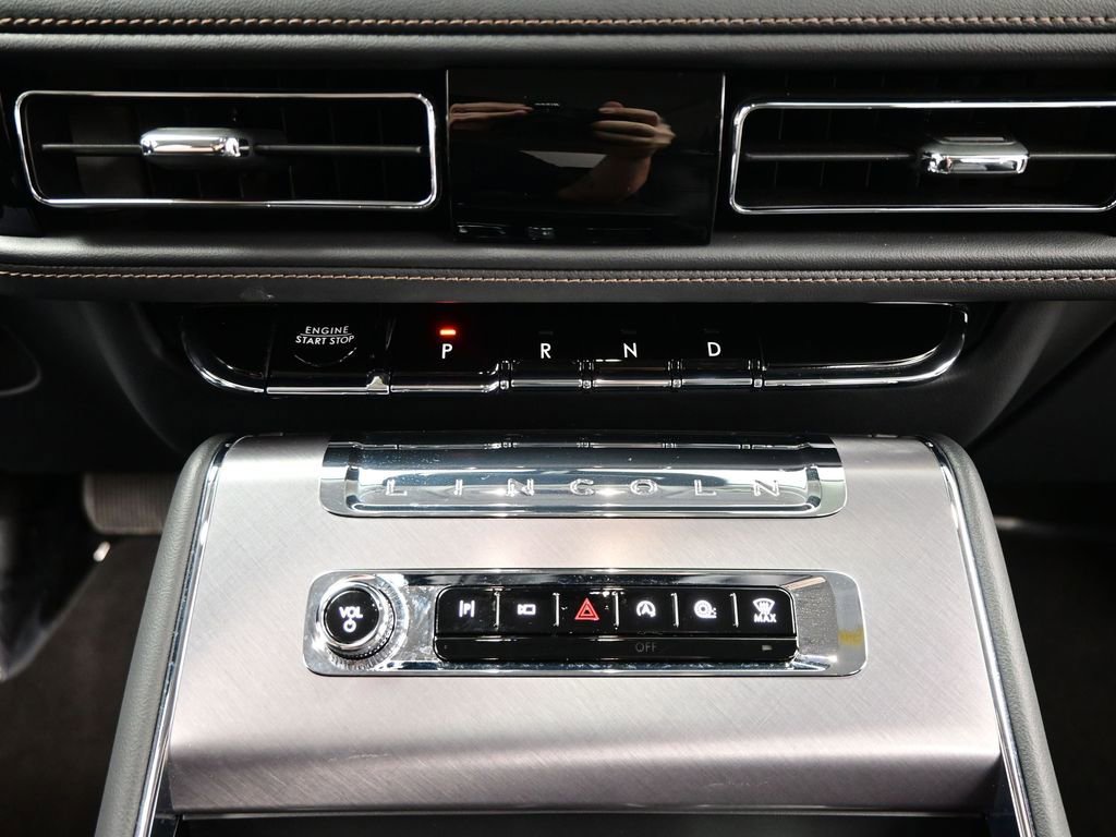 Used 2025 Lincoln Aviator 2WD w/ Jet Appearance Package image 16