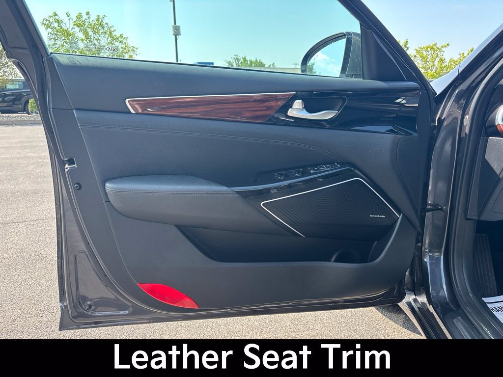 Used 2019 Kia Cadenza Technology FWD image 13