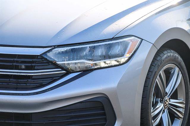 Used 2024 Volkswagen Jetta SE image 8