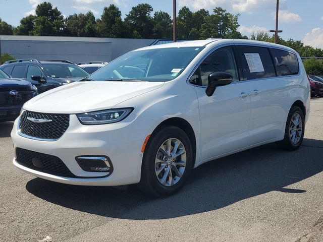 Used 2024 Chrysler Pacifica Touring-L AWD/4WD image 3