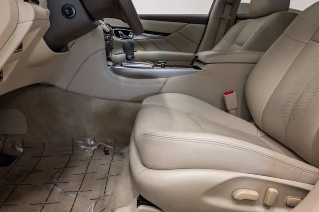 Used 2016 INFINITI Q70 3.7 AWD/4WD image 10