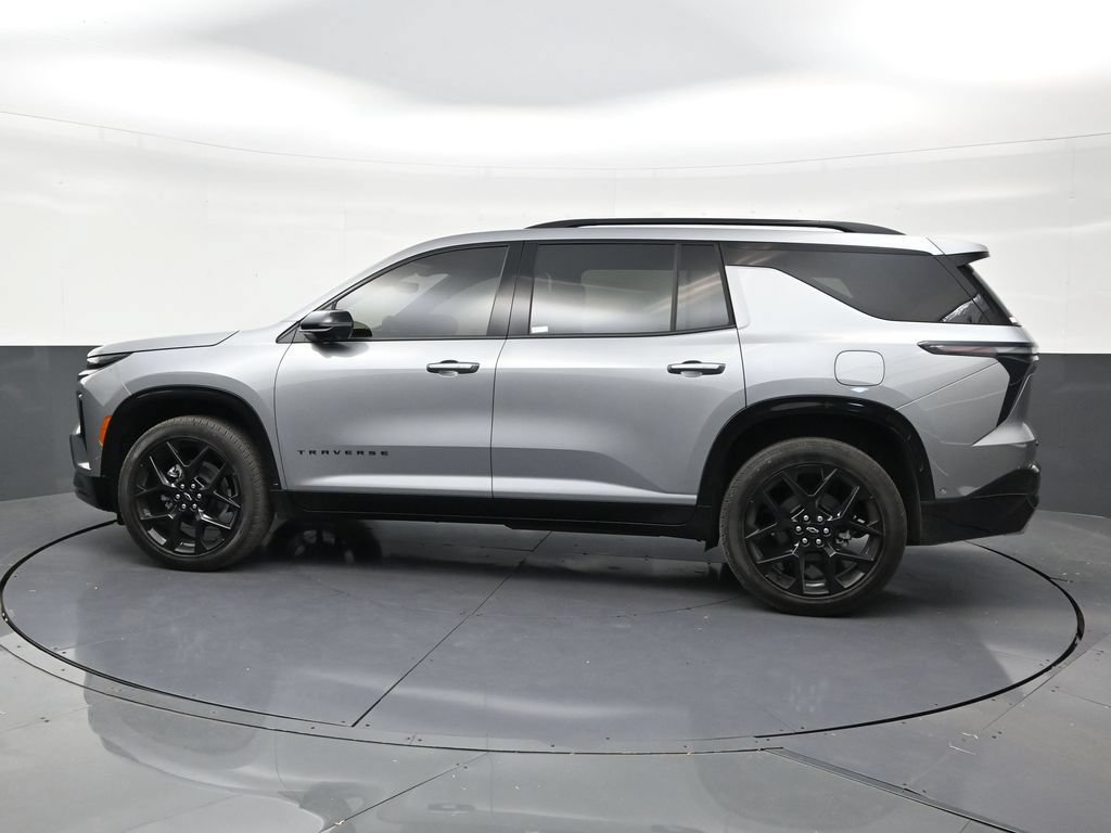 Used 2026 Chevrolet Traverse RS FWD image 2