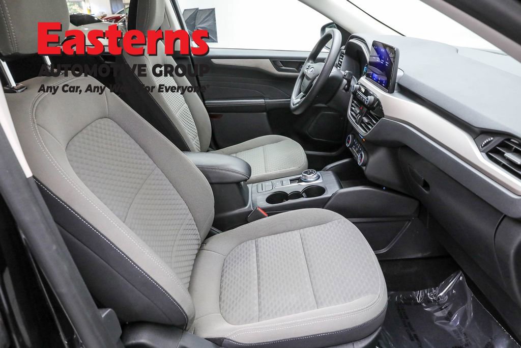 Used 2022 Ford Escape SE image 23