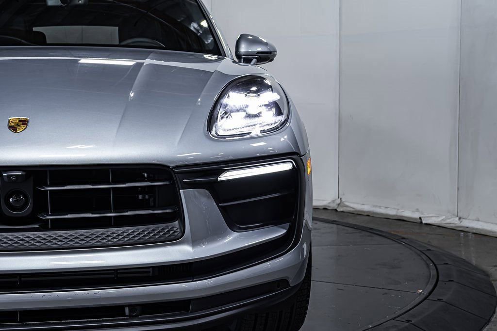 Certified 2025 Porsche Macan image 21
