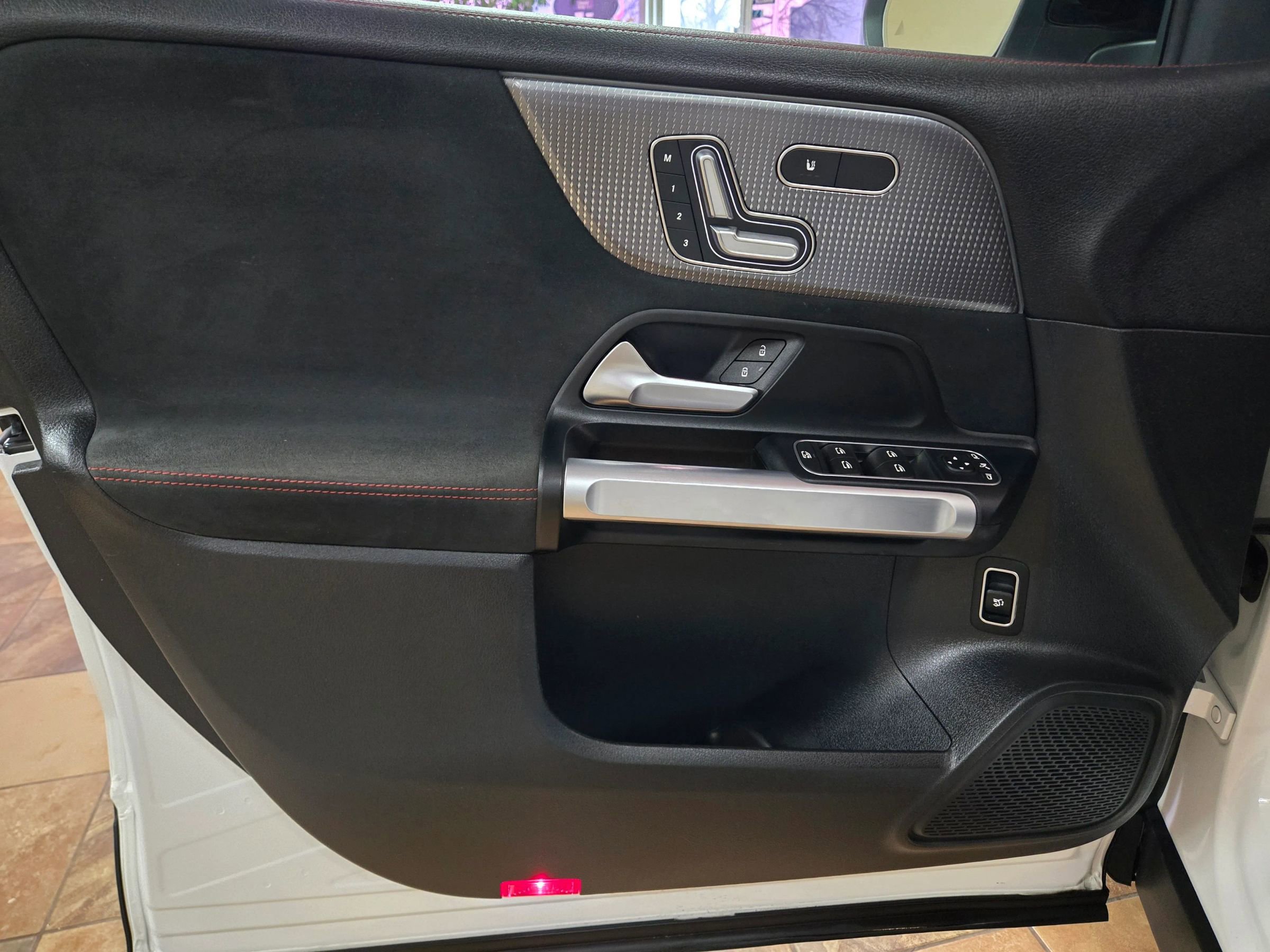 Used 2023 Mercedes-Benz EQB 350 4MATIC SUV image 32