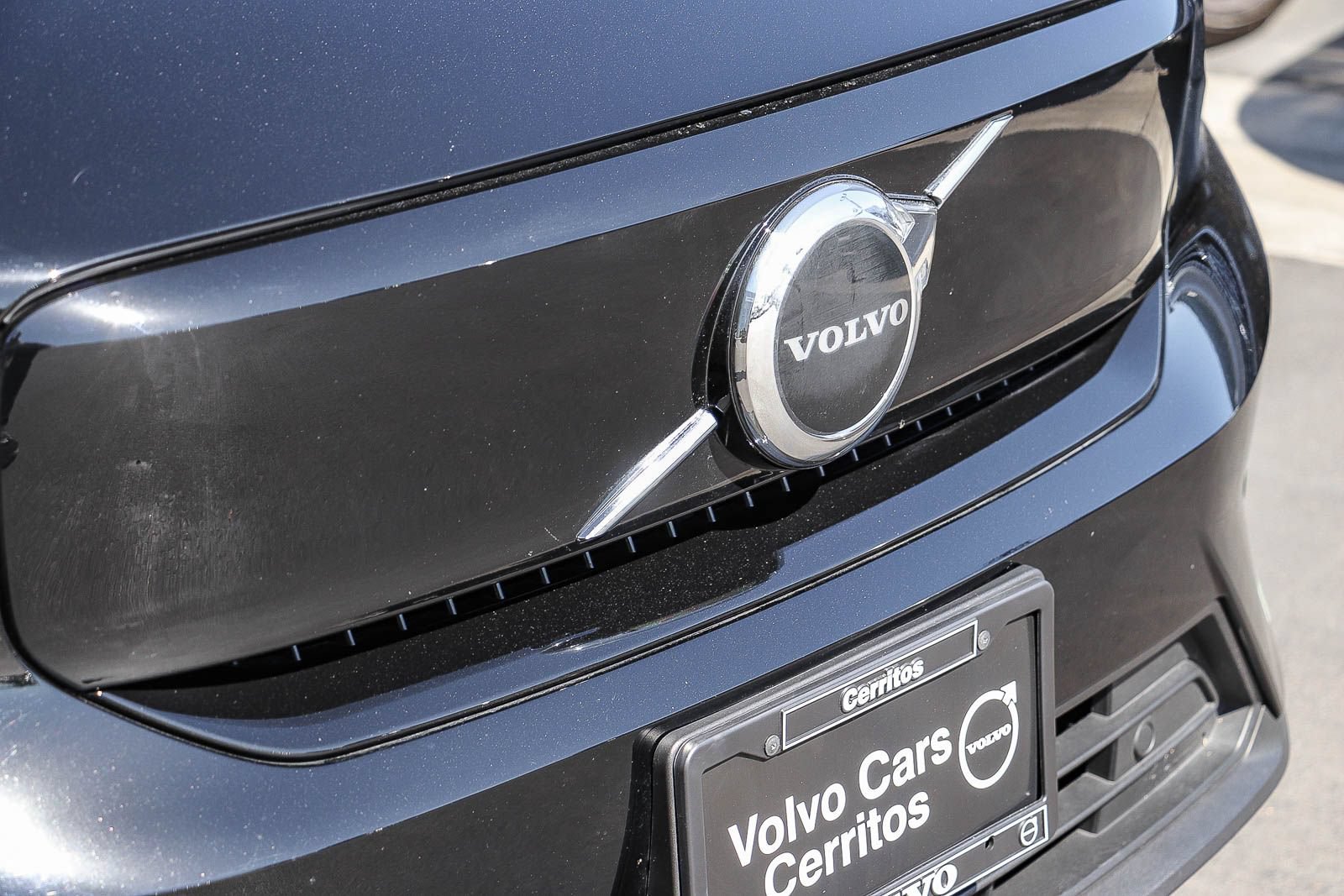 Used 2023 Volvo C40 Recharge Core w/ Protection Package Premier AWD/4WD image 5