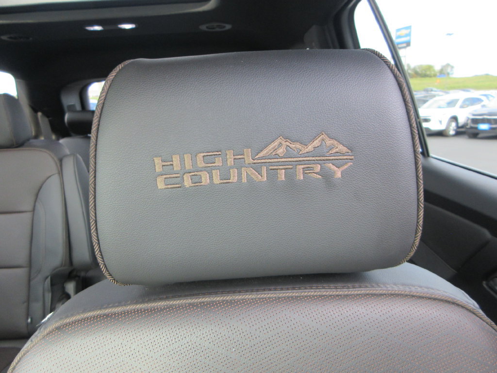 Used 2023 Chevrolet Traverse High Country AWD/4WD image 22