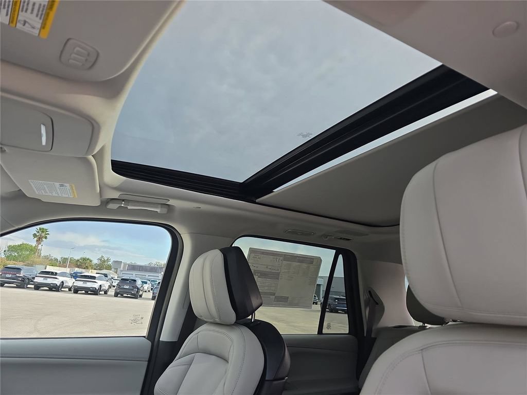 New 2026 Lincoln Navigator Reserve w/ Jet Appearance Package AWD/4WD image 24