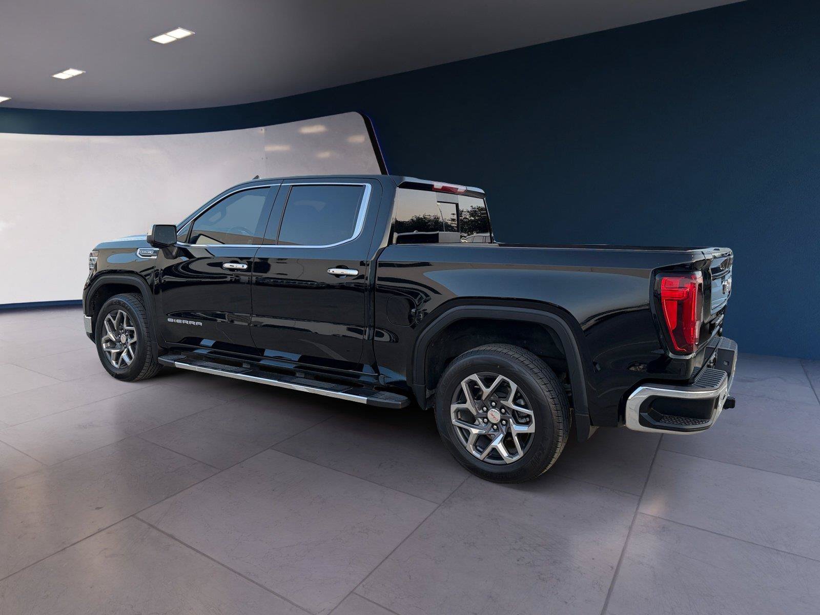 Used 2025 GMC Sierra 1500 SLT w/ SLT Premium Plus Package RWD image 3