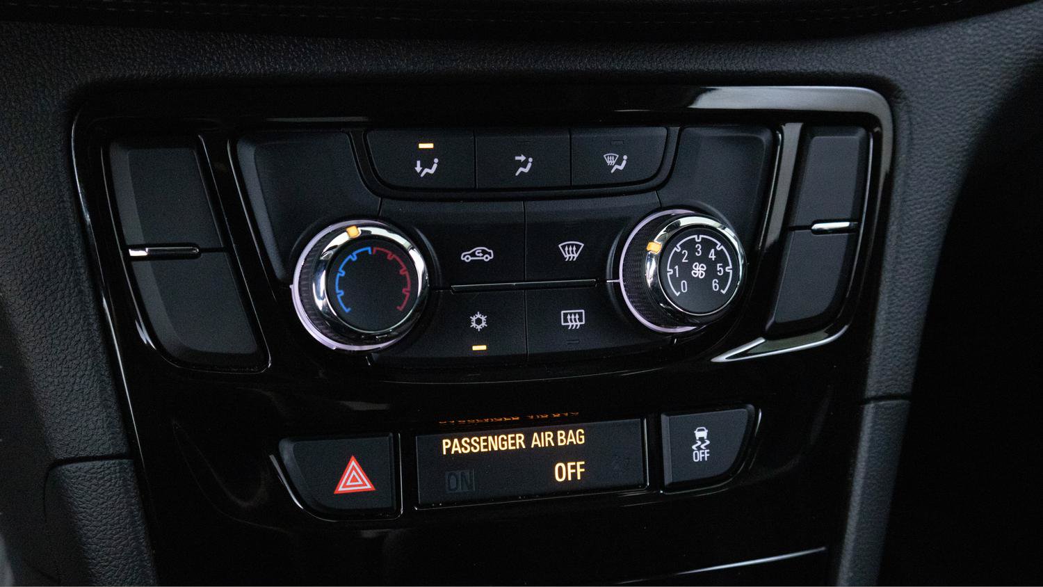 Certified 2022 Buick Encore Preferred AWD/4WD image 14