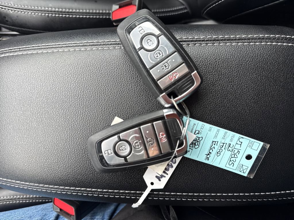 Used 2023 Ford Escape Platinum image 36