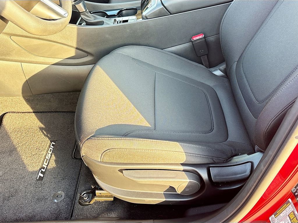 New 2025 Hyundai Tucson SE image 18