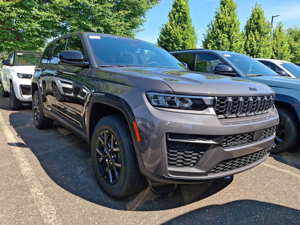 New 2026 Jeep Grand Cherokee Altitude AWD/4WD image 2