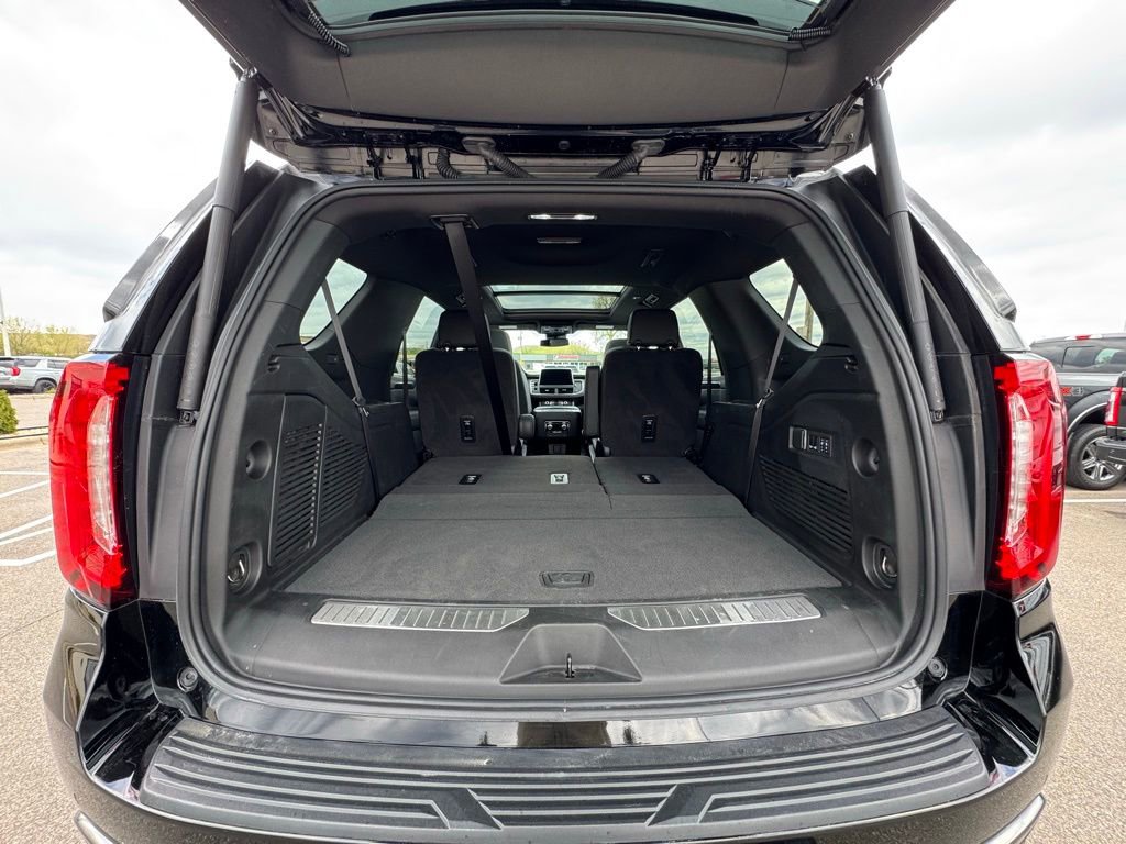 Used 2024 GMC Yukon AT4 w/ Technology Package AWD/4WD image 40