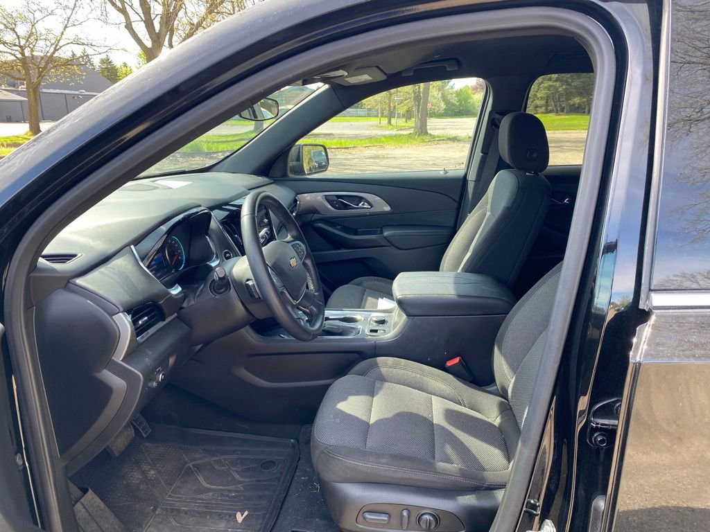 Used 2023 Chevrolet Traverse LT FWD image 11