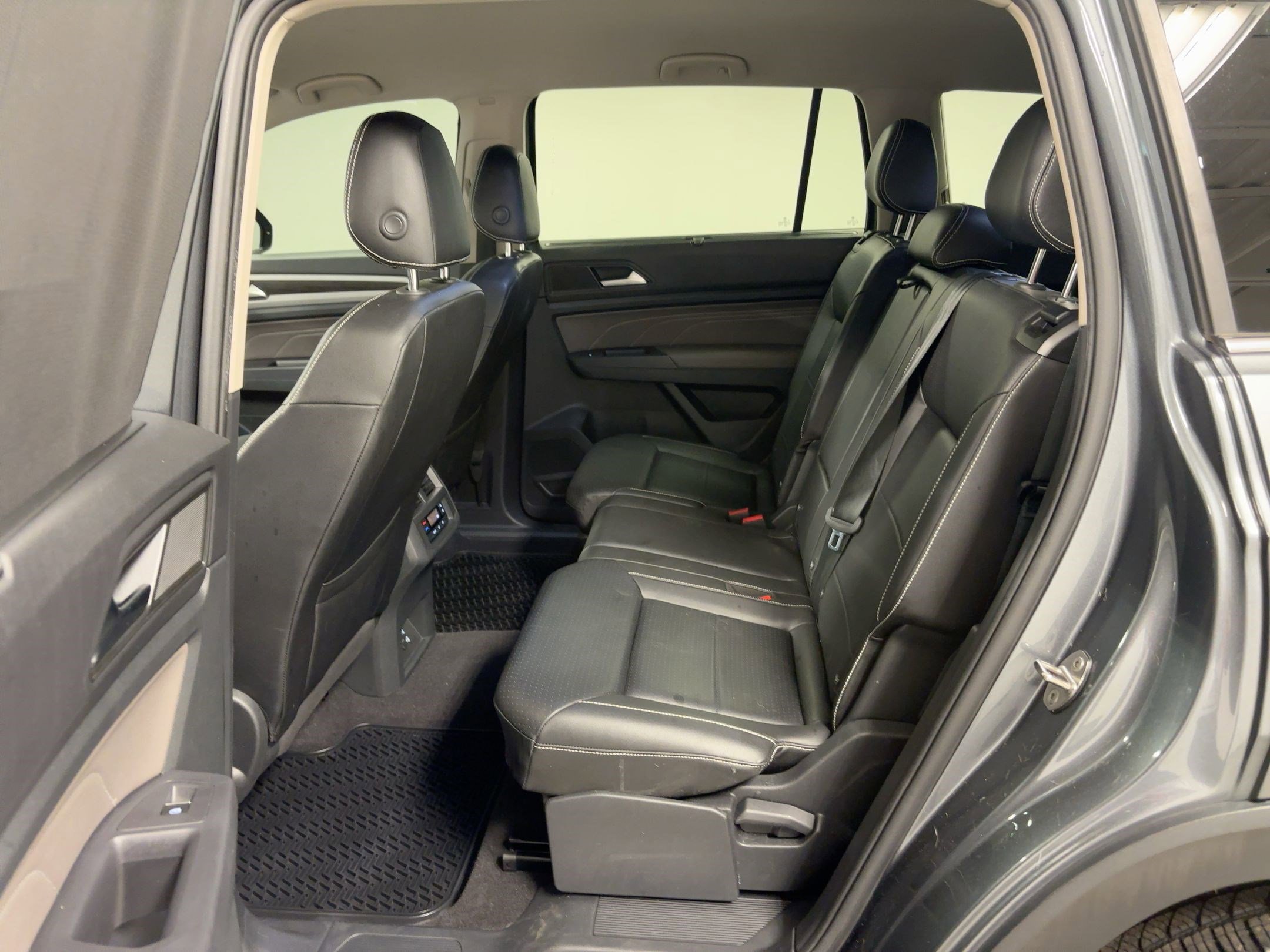 Used 2021 Volkswagen Atlas SE image 13