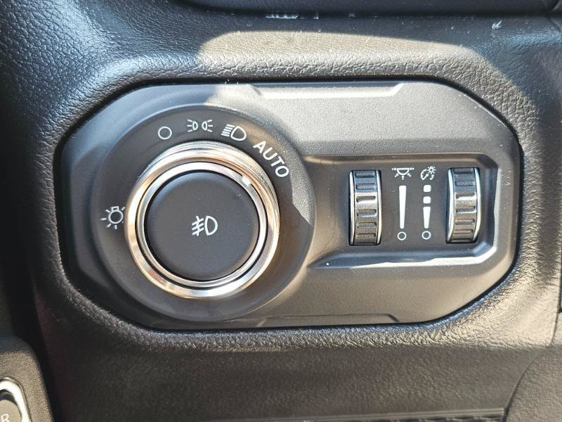 Used 2022 Jeep Wrangler Unlimited Rubicon AWD/4WD image 40