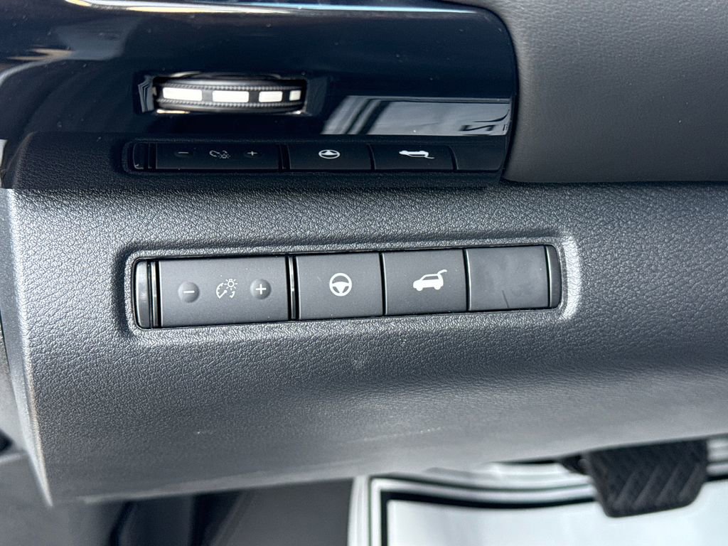 Used 2025 Nissan Pathfinder SV w/ Black Appearance Package image 22