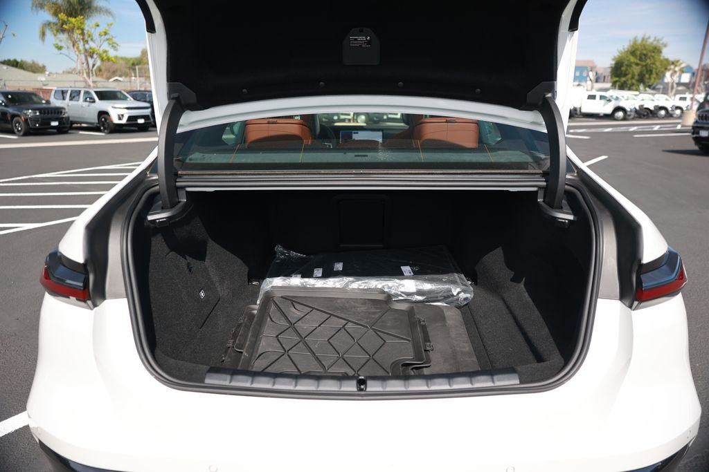 Used 2025 BMW i7 M70 w/ Executive Package image 39