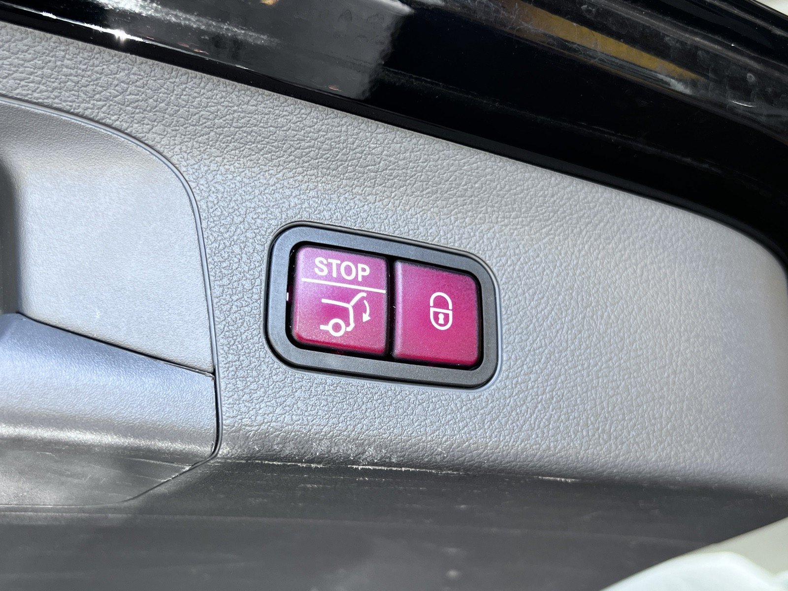 Used 2020 Mercedes-Benz GLS 450 4MATIC image 33