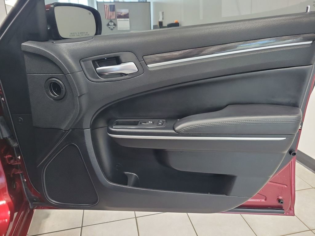 Used 2019 Chrysler 300 Touring w/ Driver Convenience Group RWD image 20