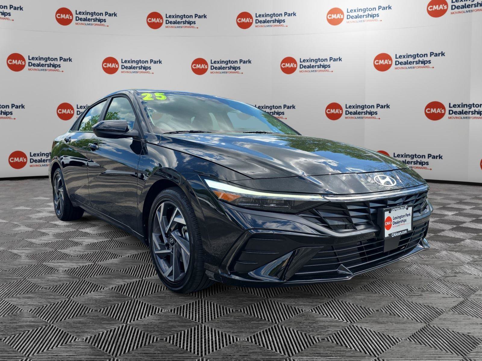 Used 2025 Hyundai Elantra SEL image 1