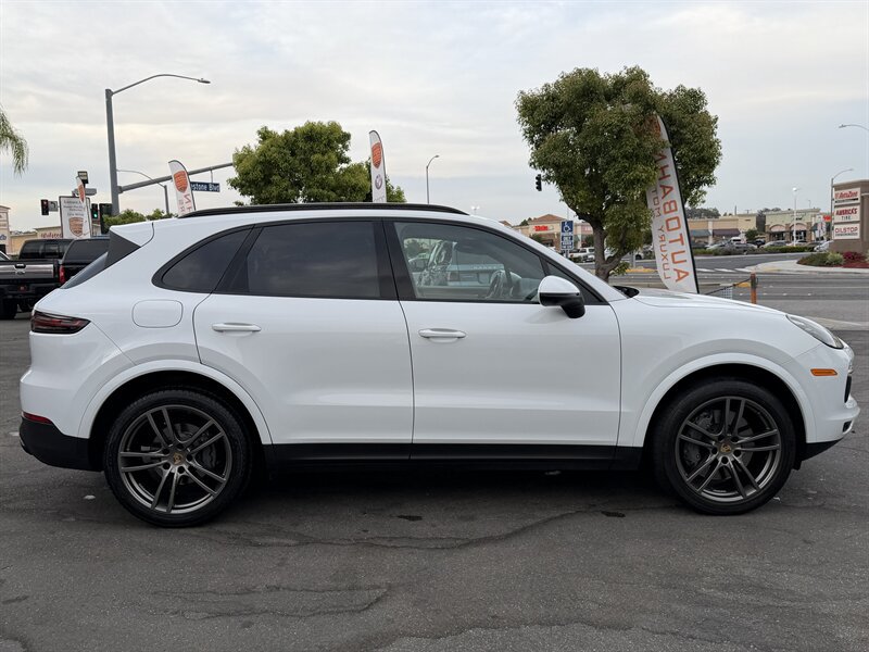 Used 2023 Porsche Cayenne S Platinum w/ Premium Package Plus AWD/4WD image 19