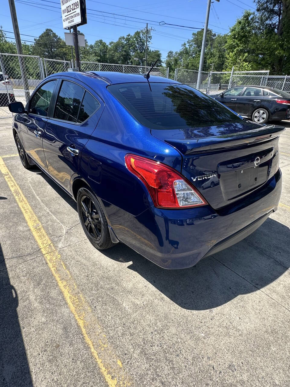 Used 2019 Nissan Versa SV image 4