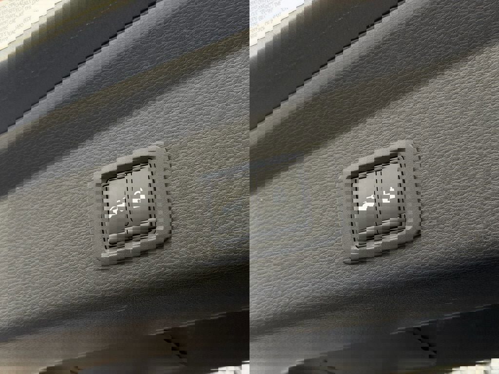 Used 2024 Mitsubishi Outlander SE image 36