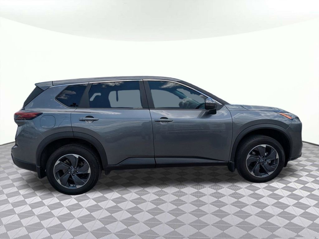 Used 2025 Nissan Rogue SV FWD image 2