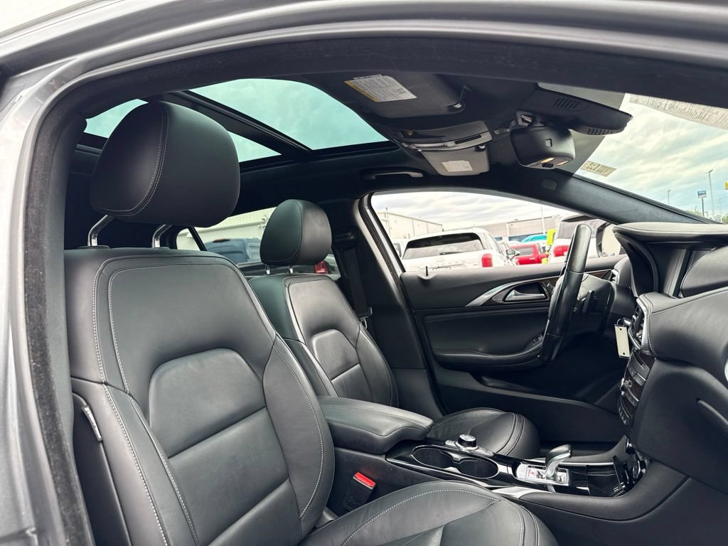 Used 2017 INFINITI QX30 Premium w/ Navigation Package AWD/4WD image 31