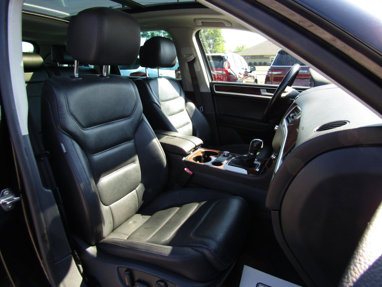 Used 2014 Volkswagen Touareg VR6 image 27