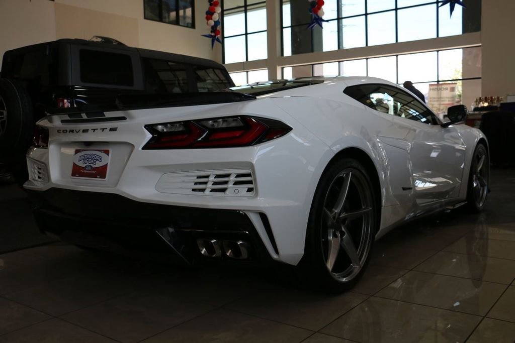 Used 2025 Chevrolet Corvette E-Ray w/ Stealth Interior Trim Package image 5