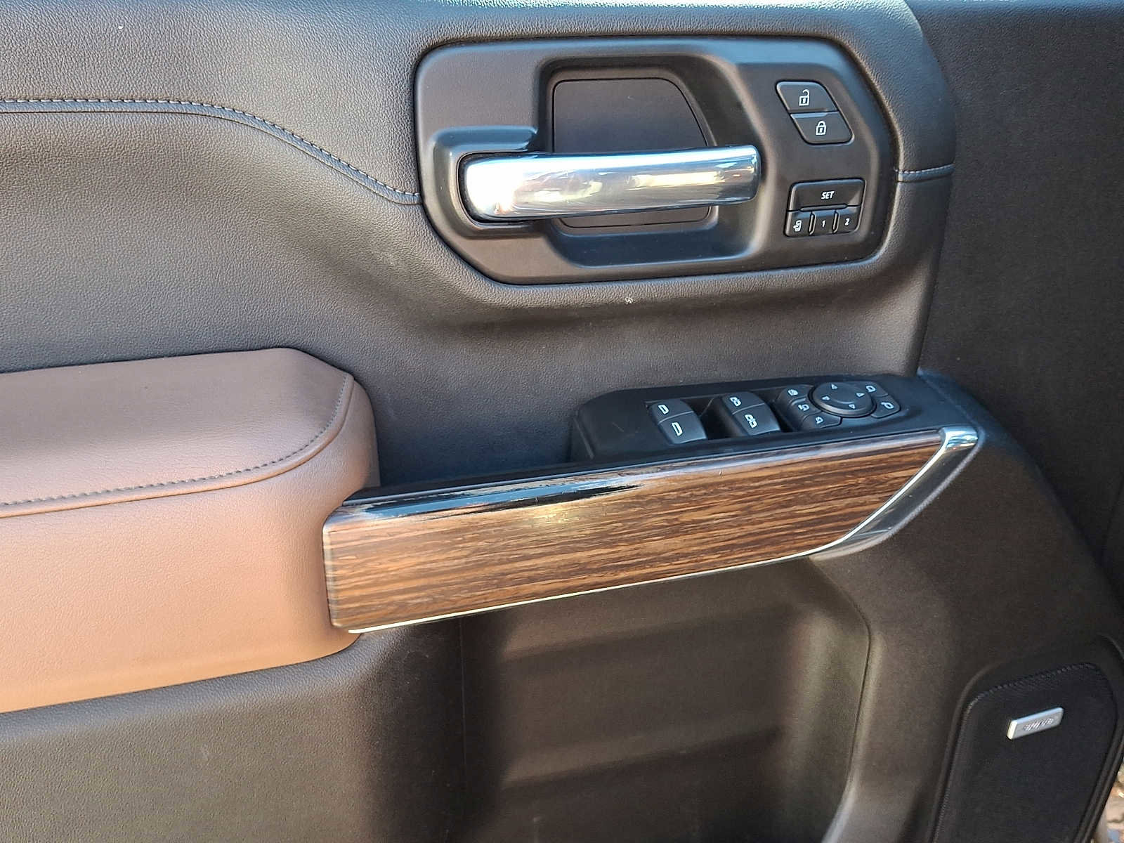 Used 2022 Chevrolet Silverado 2500 High Country w/ Safety Package II image 12