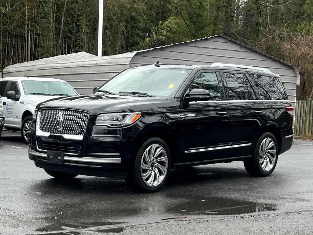 Used 2022 Lincoln Navigator Reserve image 3