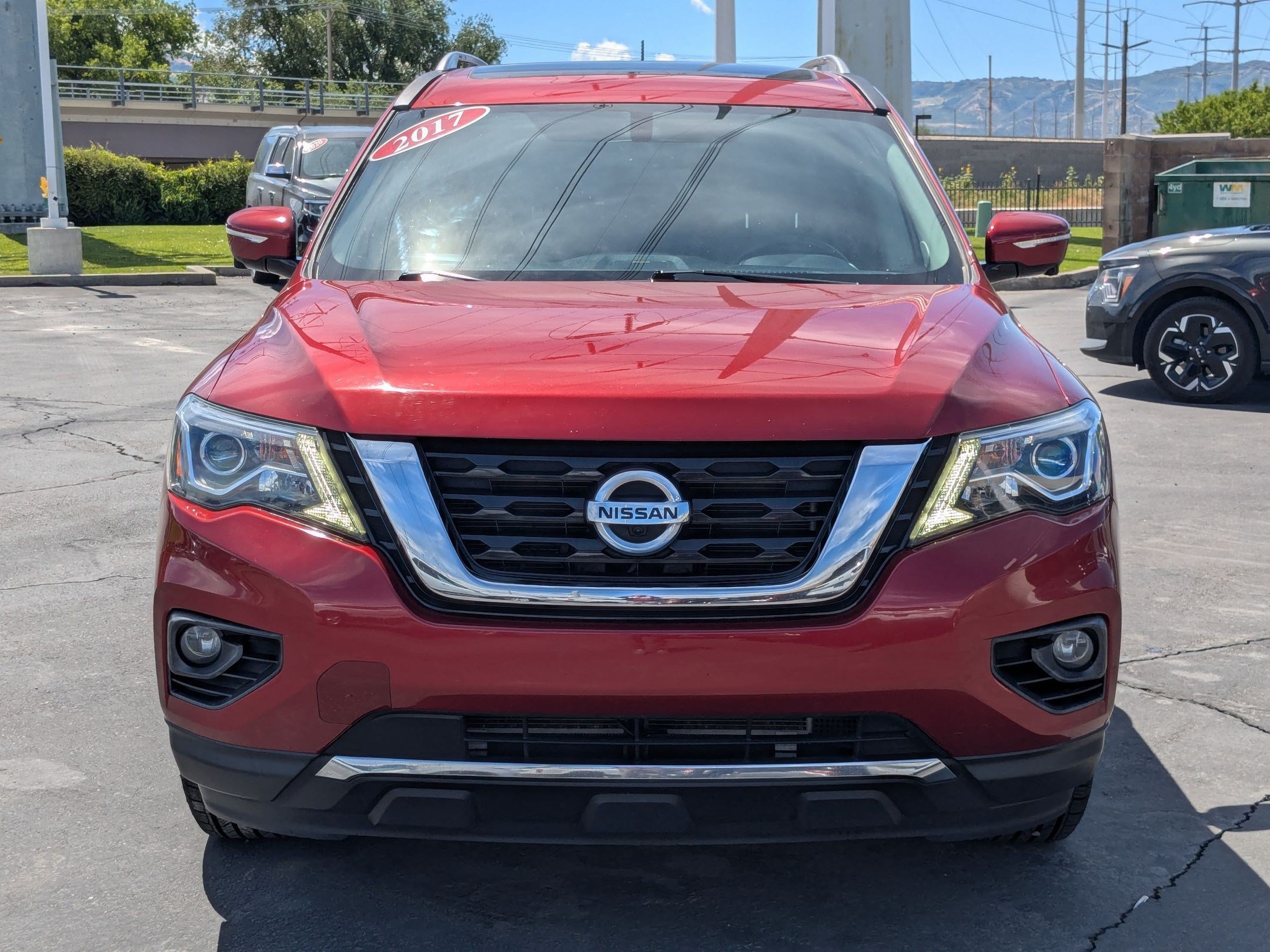 Used 2017 Nissan Pathfinder Platinum w/ Family Entertainment Package AWD/4WD image 8