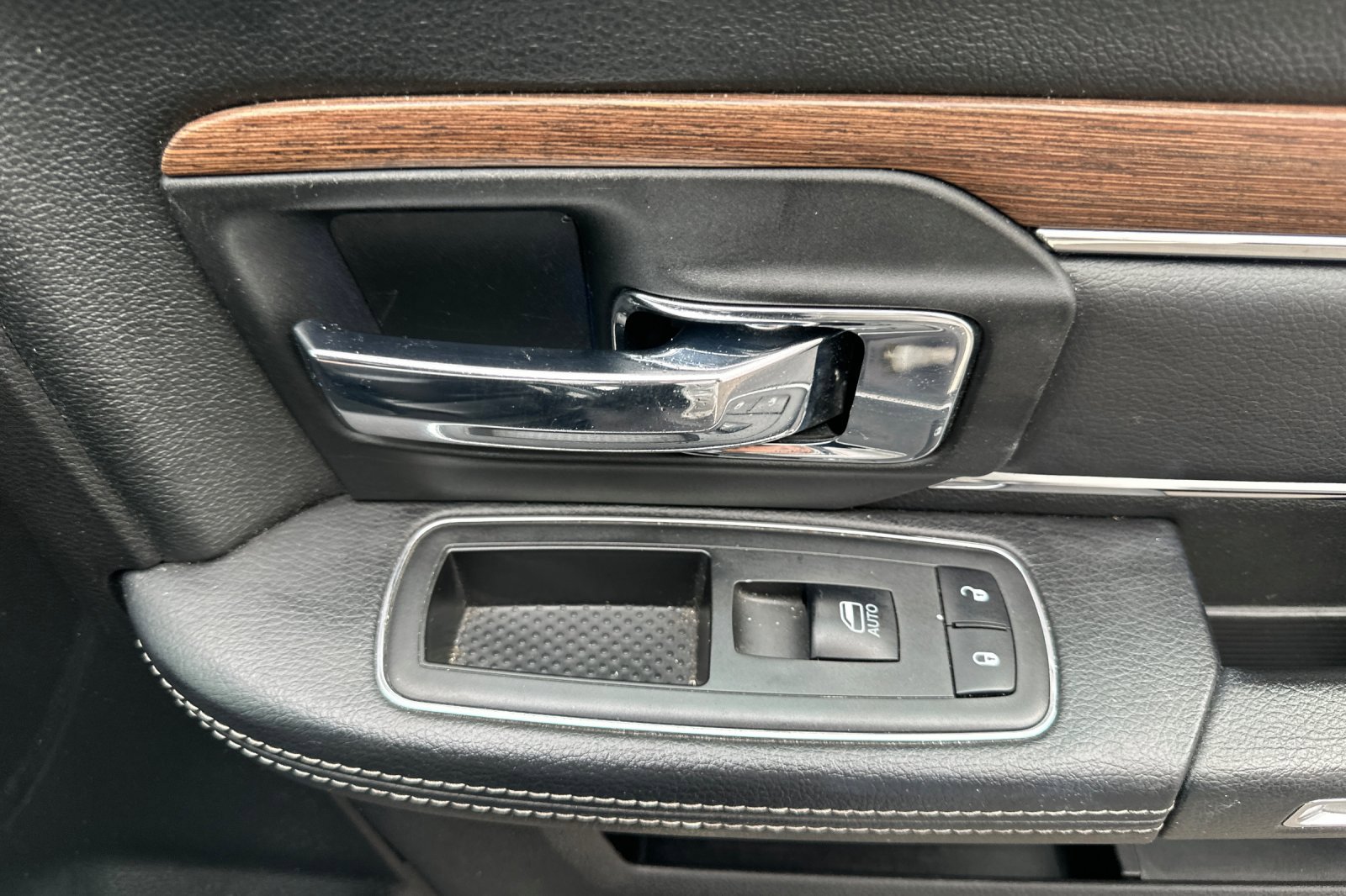 Used 2017 RAM 1500 Laramie image 20