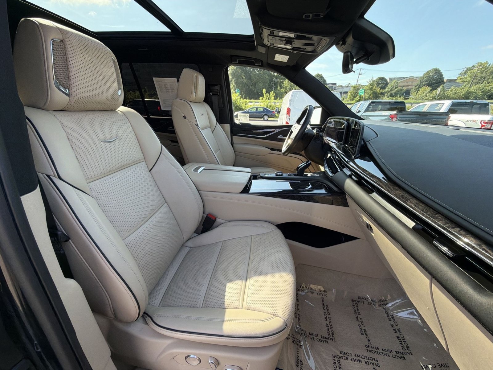 Used 2023 Cadillac Escalade Premium Luxury w/ Performance Package AWD/4WD image 28