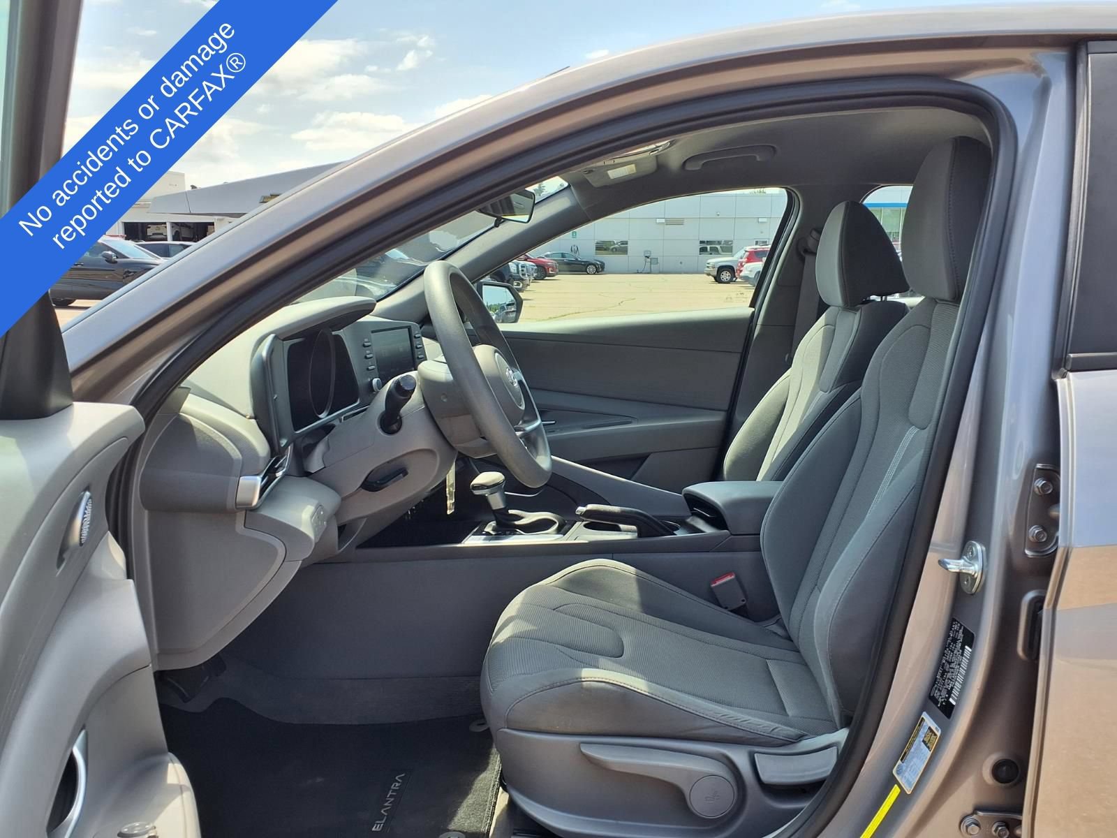 Used 2022 Hyundai Elantra SE FWD image 17