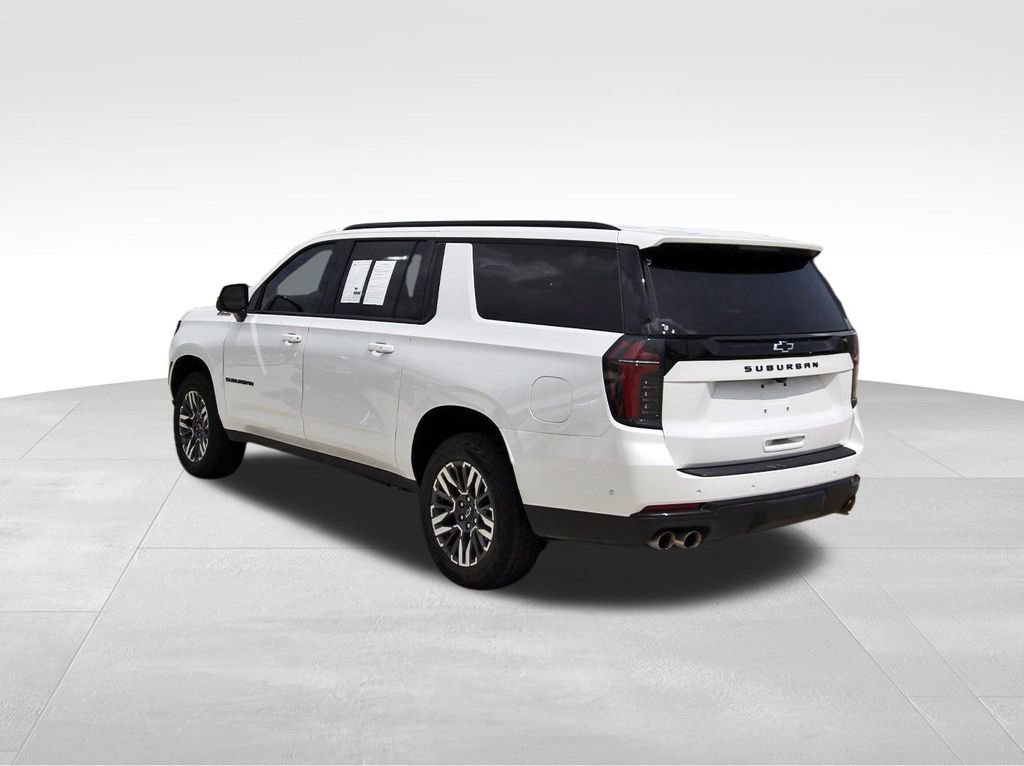 Used 2025 Chevrolet Suburban Z71 AWD/4WD image 3