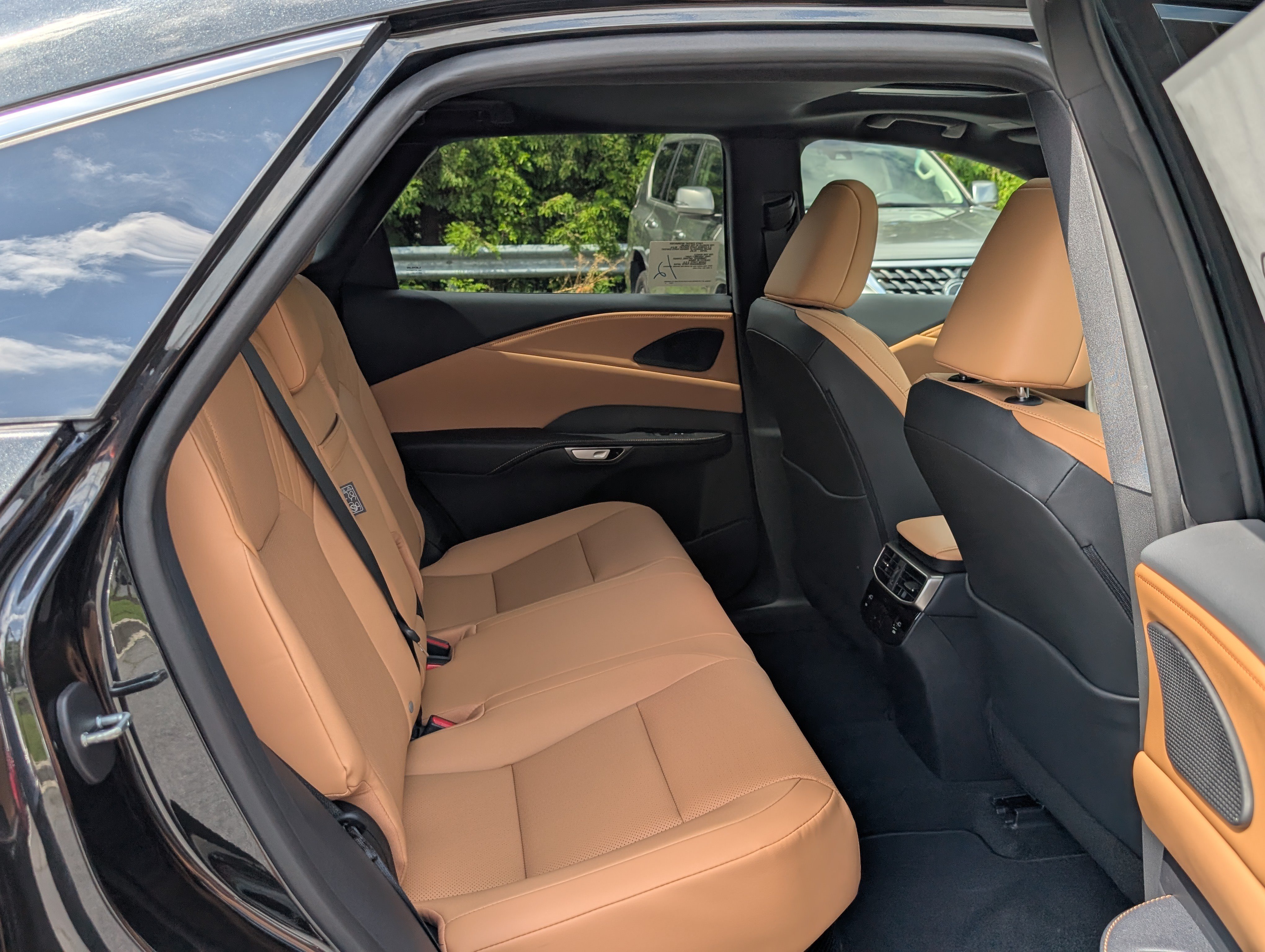 New 2026 Lexus RX 350h w/ Accessory Package (Z1) AWD/4WD image 8