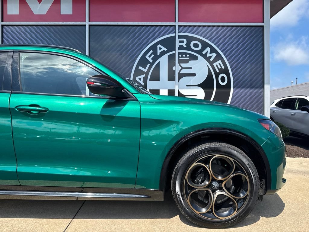 New 2025 Alfa Romeo Stelvio Sprint AWD/4WD image 3