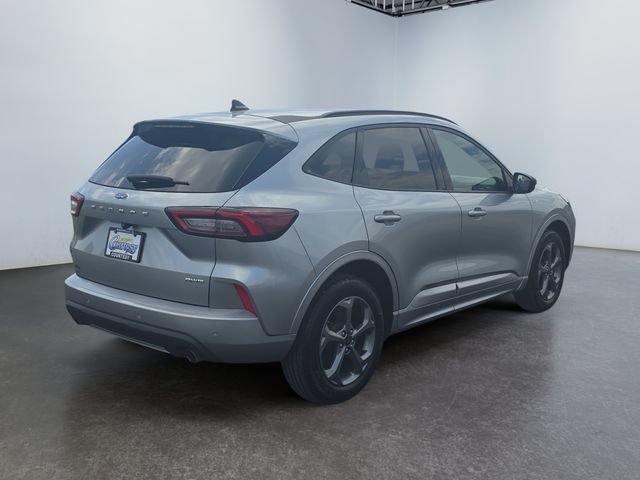 Used 2023 Ford Escape ST-Line w/ Tech Pack #1 AWD/4WD image 5