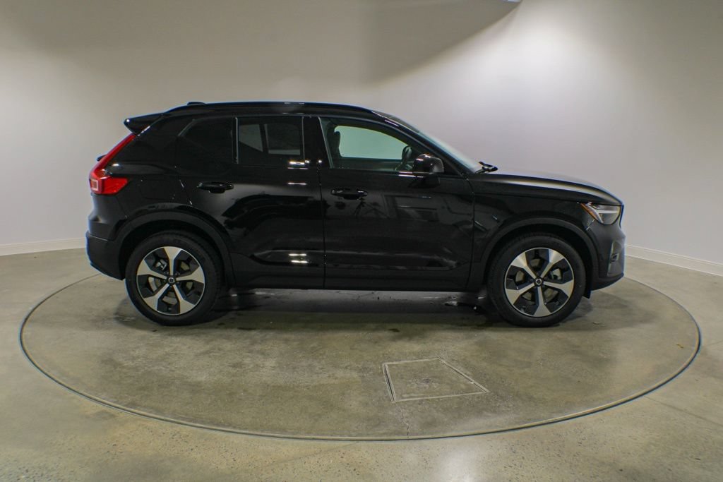 New 2026 Volvo XC40 B5 Plus w/ Protection Package Premier AWD/4WD image 6