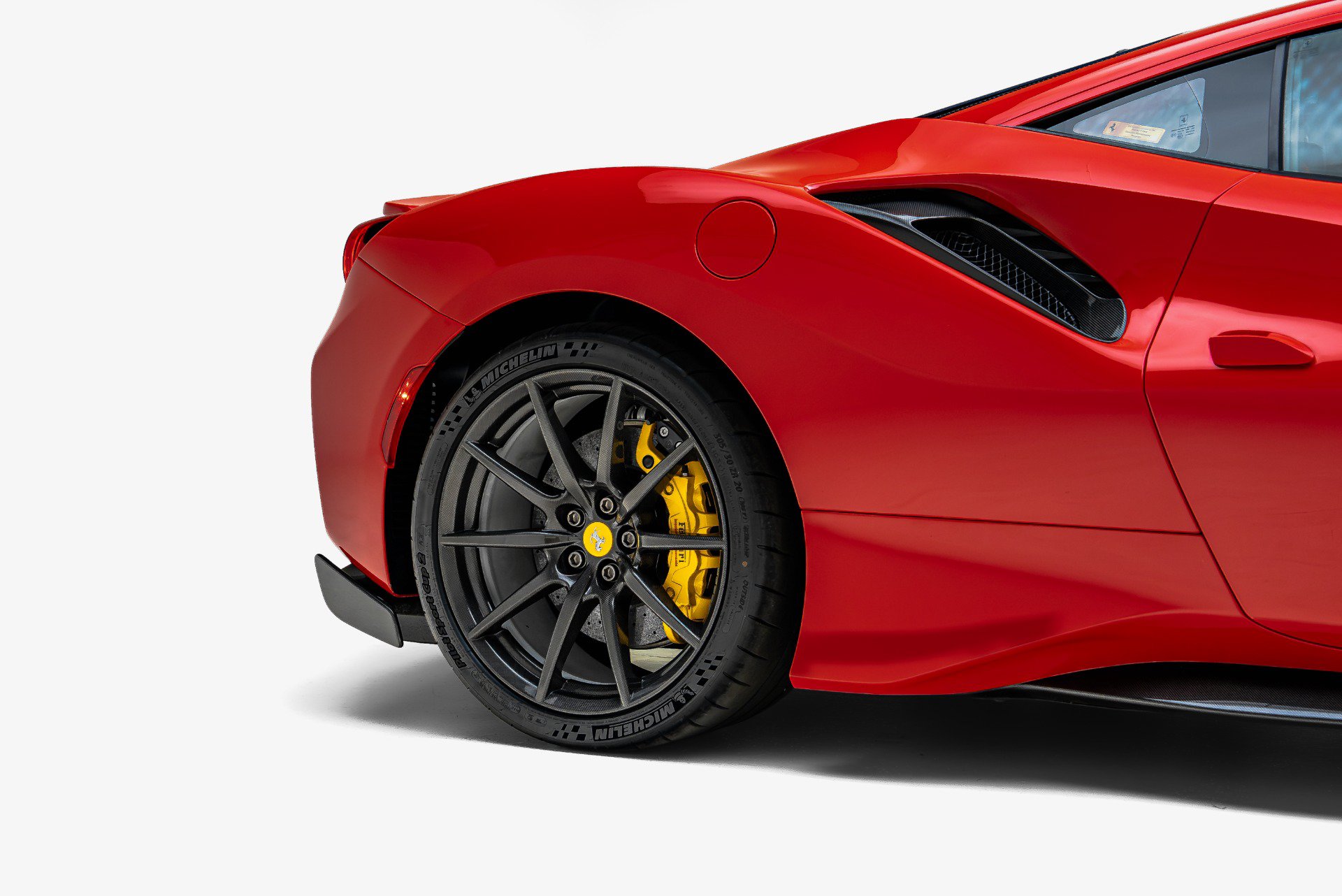Used 2019 Ferrari 488 Pista Coupe RWD image 18